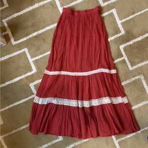 True Vintage Broomstick Skirt. Size Small. Rust color with ivory cream lace.